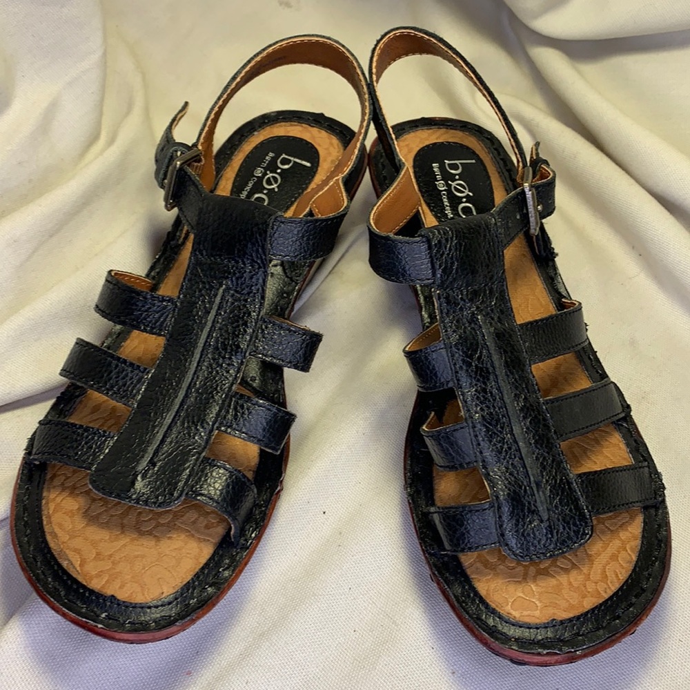 BOC almost NEW slight wedge gladiator sandals